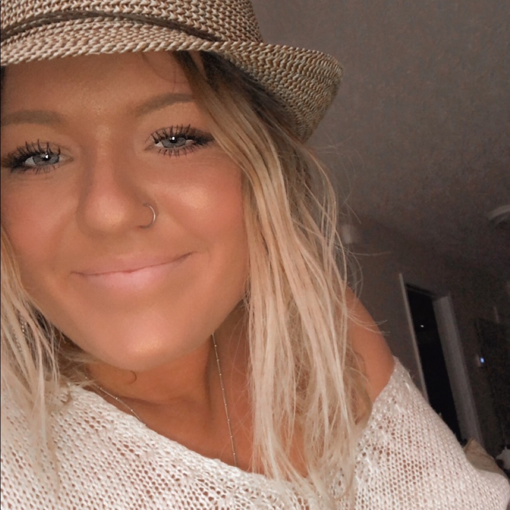 Meet your Posher, Abby
